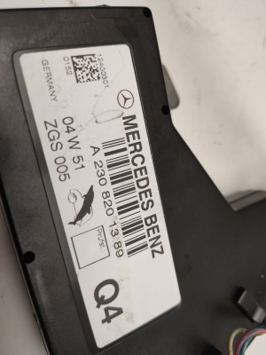 Mercedes Benz SL-Class 230 (2001–2012) Antenna amplifier A2308201389 - 2