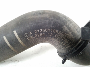 Mercedes Benz E-Class W212 (2009–2015) Jahutusradiaatori voolik A2125011882 - 3