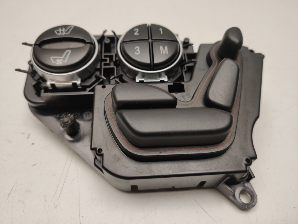 Mercedes Benz SL-Class 230 (2001–2012) Front seat control switch A2308211251 Mercedes Benz SL-Class 230 (2001–2012) Front seat control switch A2308211251