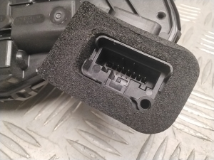 Volkswagen Golf VII (2012–2026) Rear side door lock 5TA839015K - 2