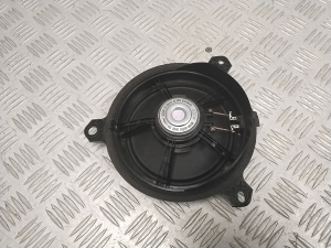 TOYOTA bZ4X I (2022–2026) Rear side door speaker 8616030E00 - 3