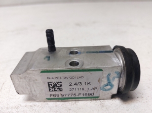 Kia Sportage (2016–2021) Klimaschlauch Ventil 97775F1690 - 3
