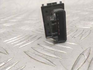 Mitsubishi Eclipse cross (2017–2026) Rear window opening switch 8608A415 - 3