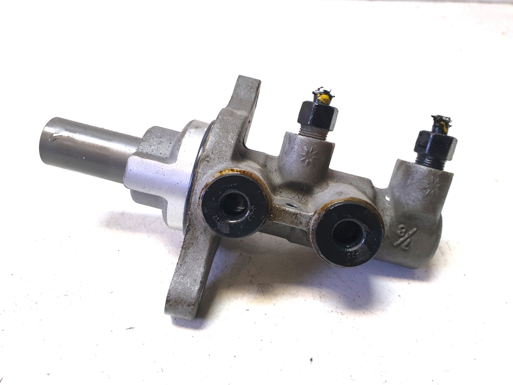 Kia Sportage (2016–2021) Brake master cylinder DT119
