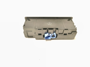 Mercedes Benz C-Class 205 (2014–2021) USB-pesa A2138200401 - 2