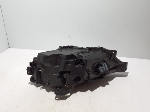 VOLVO XC60 (2017–2026) Esituli 32420440 - 3