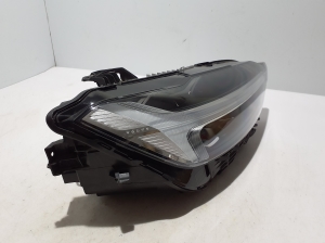 VOLVO XC60 (2017–2026) Esituli 32420440 - 8