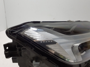 VOLVO XC60 (2017–2026) Headlight 32404706 - 5
