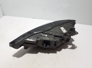 VOLVO XC60 (2017–2026) Headlight 32404706 - 7