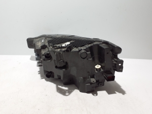 VOLVO XC60 (2017–2026) Headlight 32404706 - 8