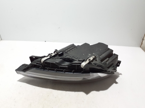 VOLVO XC60 (2017–2026) Headlight 32404706 - 9