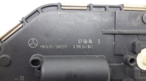 Mercedes Benz CLS-Class 219 (2004–2010) Scheibenwischermotor vorne A1137328341 - 2