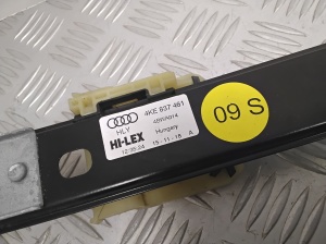 AUDI e-tron SUV (2018–2026) Priekšējo durvju logu pacēlājs 4KE837461 - 2