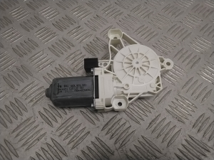 Fensterheber an der hinteren Seitentür - 4K0959802
