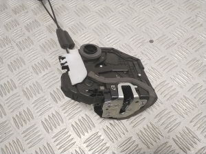 TOYOTA bZ4X I (2022–2026) Rear side door lock W1415110 - 2