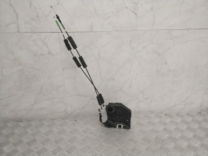 TOYOTA bZ4X I (2022–2026) Rear side door lock W1415110 - 3
