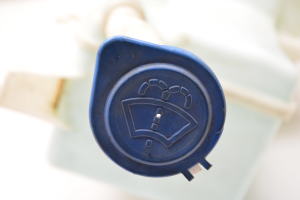VOLVO V40 (2012–2019) Front washer fluid reservoir 31276094 - 4