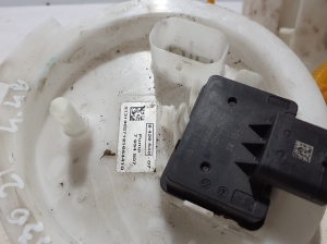BMW 5 SERIES G30 (2016–2026) Kütusepump paagis 9429648 - 4