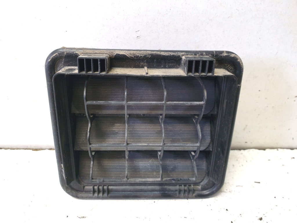Kia Sportage (2016–2021) Rear fender vent grille 813848