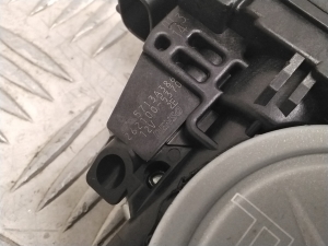 Mitsubishi Eclipse cross (2017–2026) Front door window regulator 5713A386 - 4