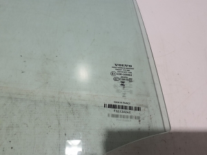 VOLVO C 40 I (2022–2026) Aizmugurējo sānu durvju stikls 32132247 - 2