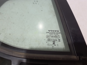 VOLVO C 40 I (2022–2026) Aizmugurējo sānu durvju trīsstūrveida stikls 32368704 - 3