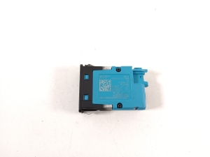 BMW IX3 G08 (2021–2026) USB port 8711939 - 2