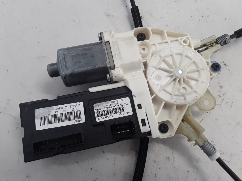 RENAULT Laguna 3 generation (2007-2015) Front Right Door Window Regulator 807000002R 21084095