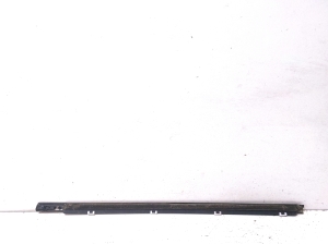 Kia Sportage (2016–2021) Rear side door outer window molding - 5