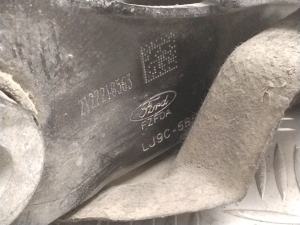 Ford Mustang Mach-E Mach-E (2020–2026) Tagumine õõtshoob LJ9C5B530AB - 2
