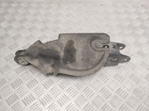 Ford Mustang Mach-E Mach-E (2020–2026) Tagumine õõtshoob LJ9C5B530AB - 3