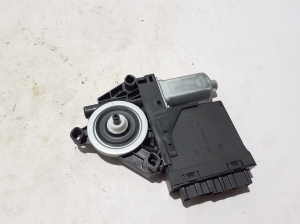 VOLVO C 40 I (2022–2026) Front door window regulator motor 31674755 - 3