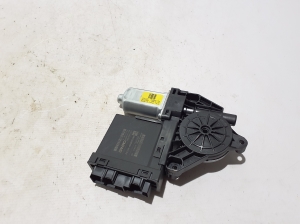   Priekšējo durvju logu pacēlāja motoriņš  - 31674755 