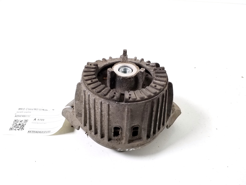 Mercedes Benz E-Class W212 (2009–2015) Motorlager A2042406117 Mercedes Benz E-Class W212 (2009–2015) Motorlager A2042406117