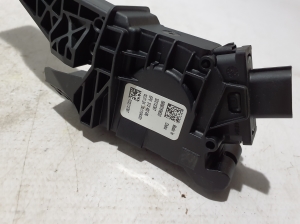 VOLVO C 40 I (2022–2026) Gaspedal 32212367 - 3