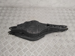 Polestar 2 II (2021–2026) Tagumine õõtshoob 32283085 - 2