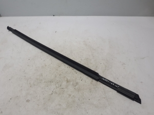 Polestar 2 II (2021–2026) Esiukse klaasi välimine liist 31108675 - 2