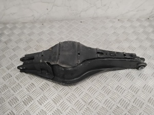 Polestar 2 II (2021–2026) Tagumine õõtshoob 32283121 - 3