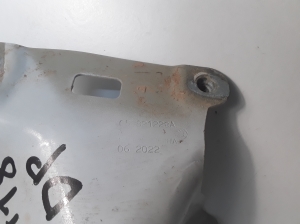 Skoda Kamiq (2019–2026) Priekšējā spārna kronšteins 658821228A - 2