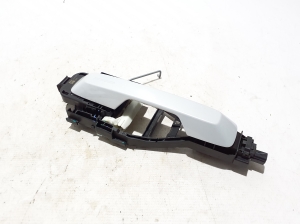 Polestar 2 II (2021–2026) Front door external opening handle and its details - 3