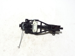 Polestar 2 II (2021–2026) Front door external opening handle and its details - 4