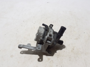 Polestar 2 II (2021–2026) Auxiliary water pump 32135207 - 4