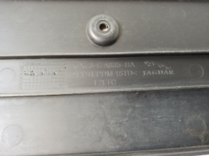 Jaguar XE (2015–2026) Esikaitseraua numbrimärgi hoidik GX7317A835BA - 3