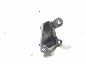 Dacia Duster P1310 (2024–2026) Front drive shaft bracket 397743837R - 3