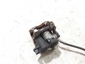 Polestar 2 II (2021–2026) Tagumine pidurisadul 32300770 - 3