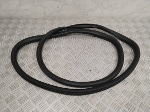   Esiukse tihenduskumm  - LJ8BR20708AA 