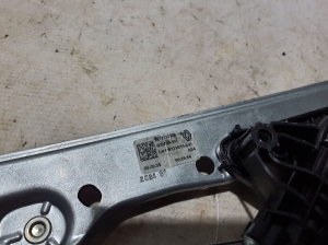 Dacia Duster P1310 (2024–2026) Aizmugurējo durvju logu pacēlājs 827213136R - 3