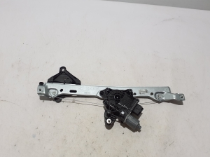   Fensterheber an der hinteren Seitentür  - 827209077R 