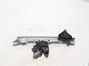 Dacia Duster P1310 (2024–2026) Aizmugurējo durvju logu pacēlājs 827209077R - 3