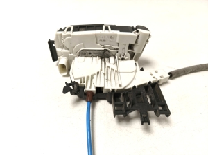 Mercedes Benz A-Class 176 (2012–2018) Front door lock A1667200735 - 3